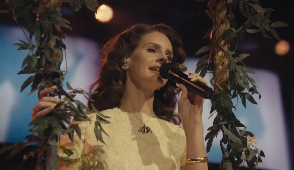 Lana Del Rey Stagecoach Set