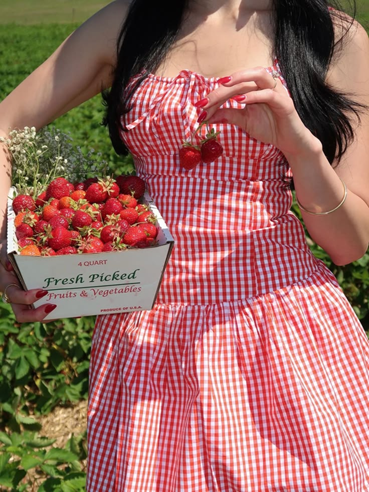 Strawberry Girl moodboard 4